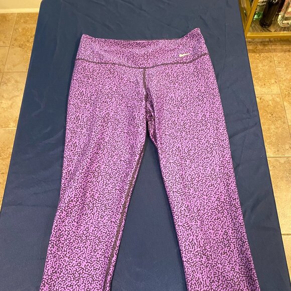 Nike Dri-Fit Black/Gray Leggings Ten Less Plastic Bottles! One Legend! SMALL - Picture 5 of 8